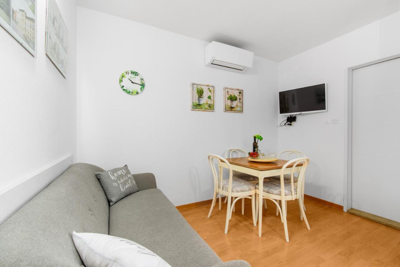 Apartment Felix Porec Bagian luar foto